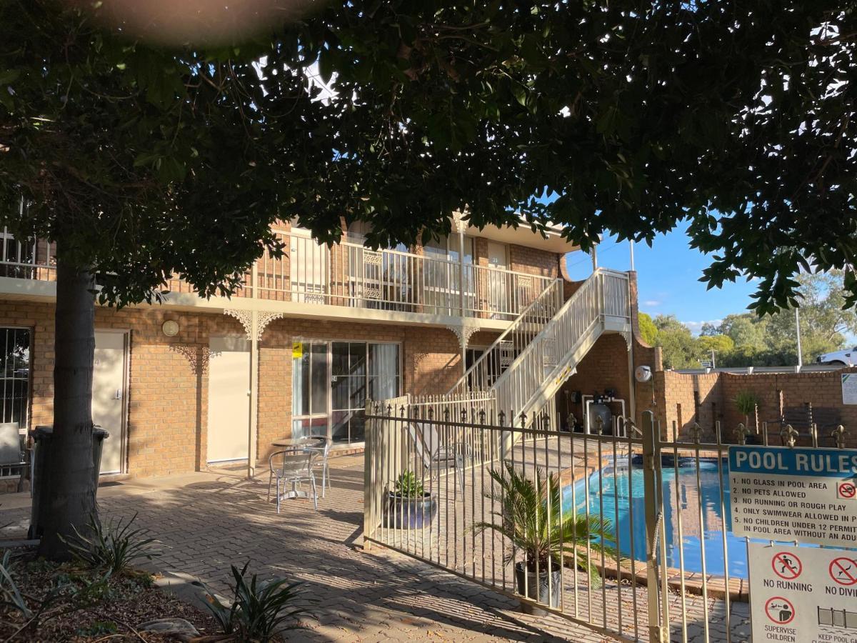 Darling Junction Motor Inn Wentworth Экстерьер фото